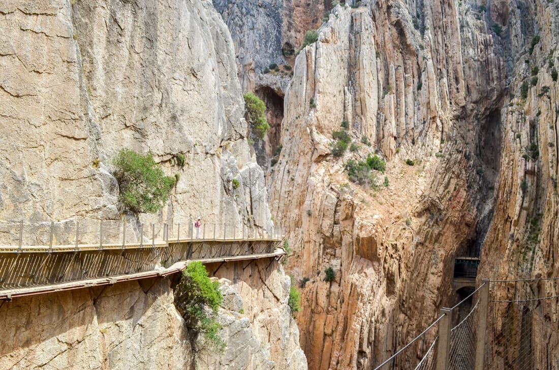 Briefing de sécurité et distribution des casques au Caminito del Rey