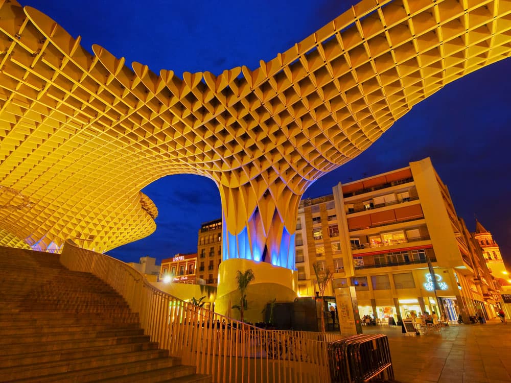 Metropol Parasol illuminé la nuit